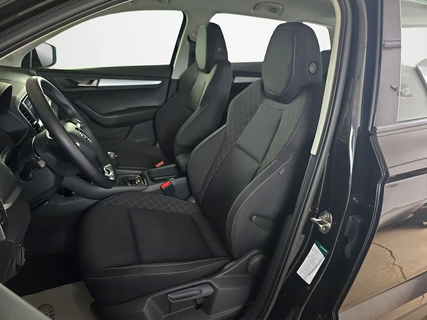 Vehicle image, number 9