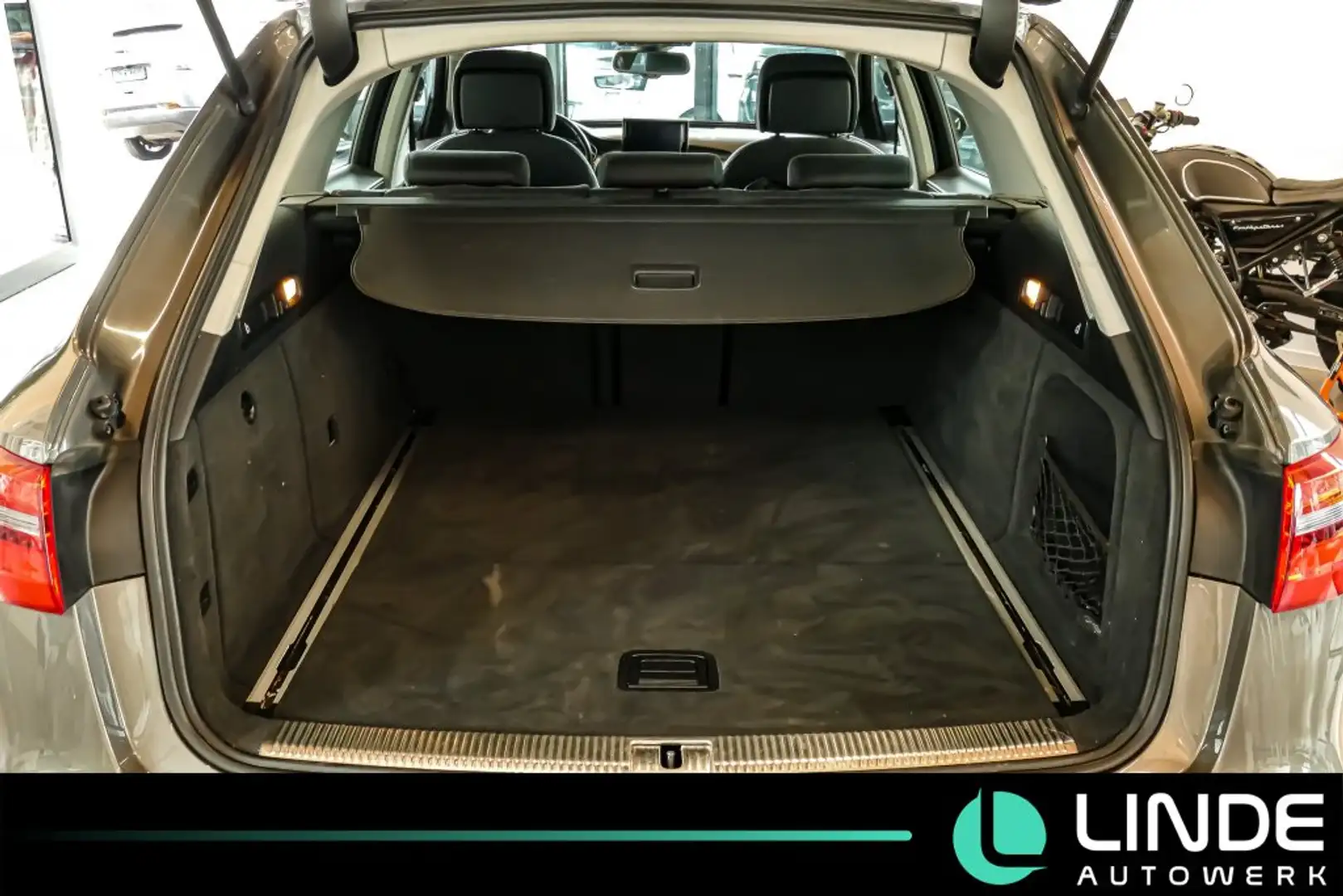 Vehicle image, number 8