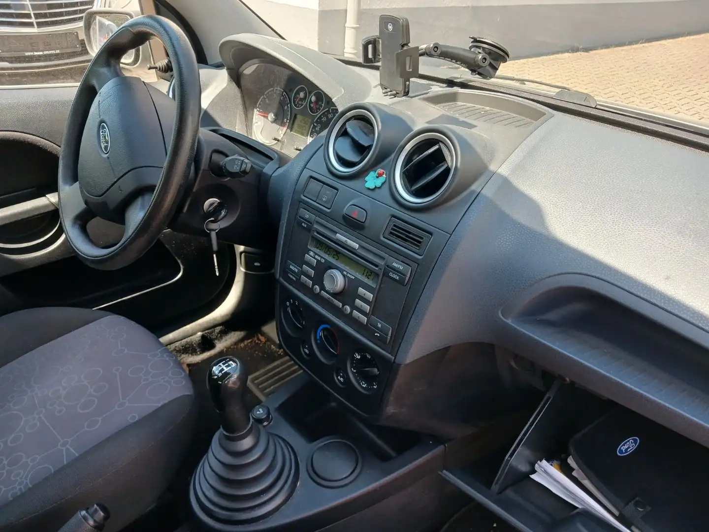 Vehicle image, number 6