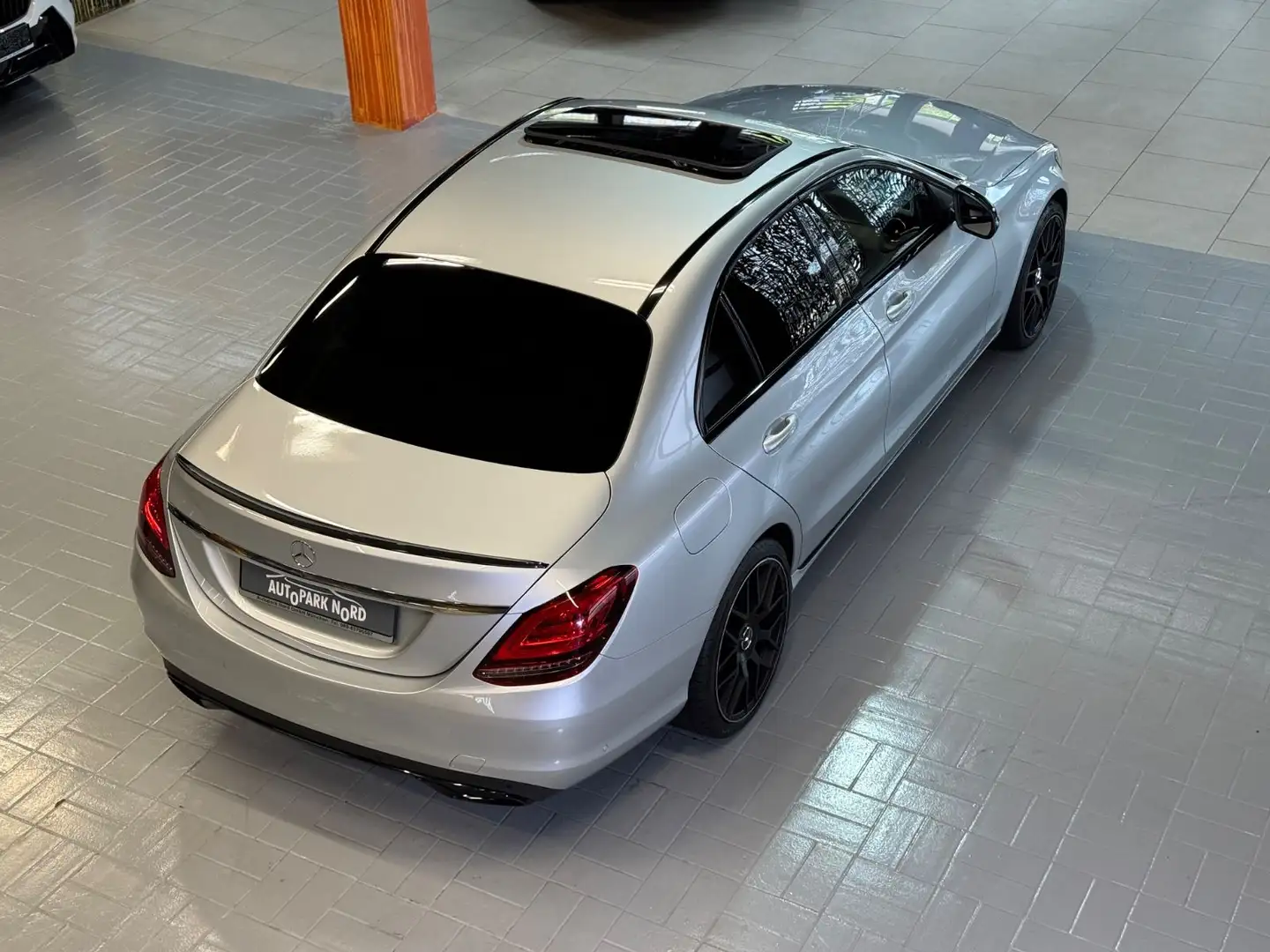 Vehicle image, number 10