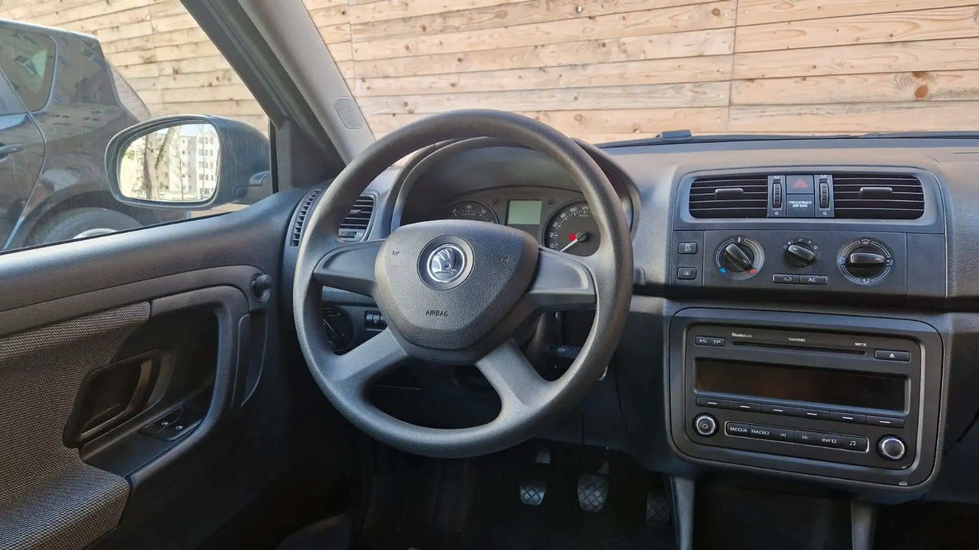 Vehicle image, number 13
