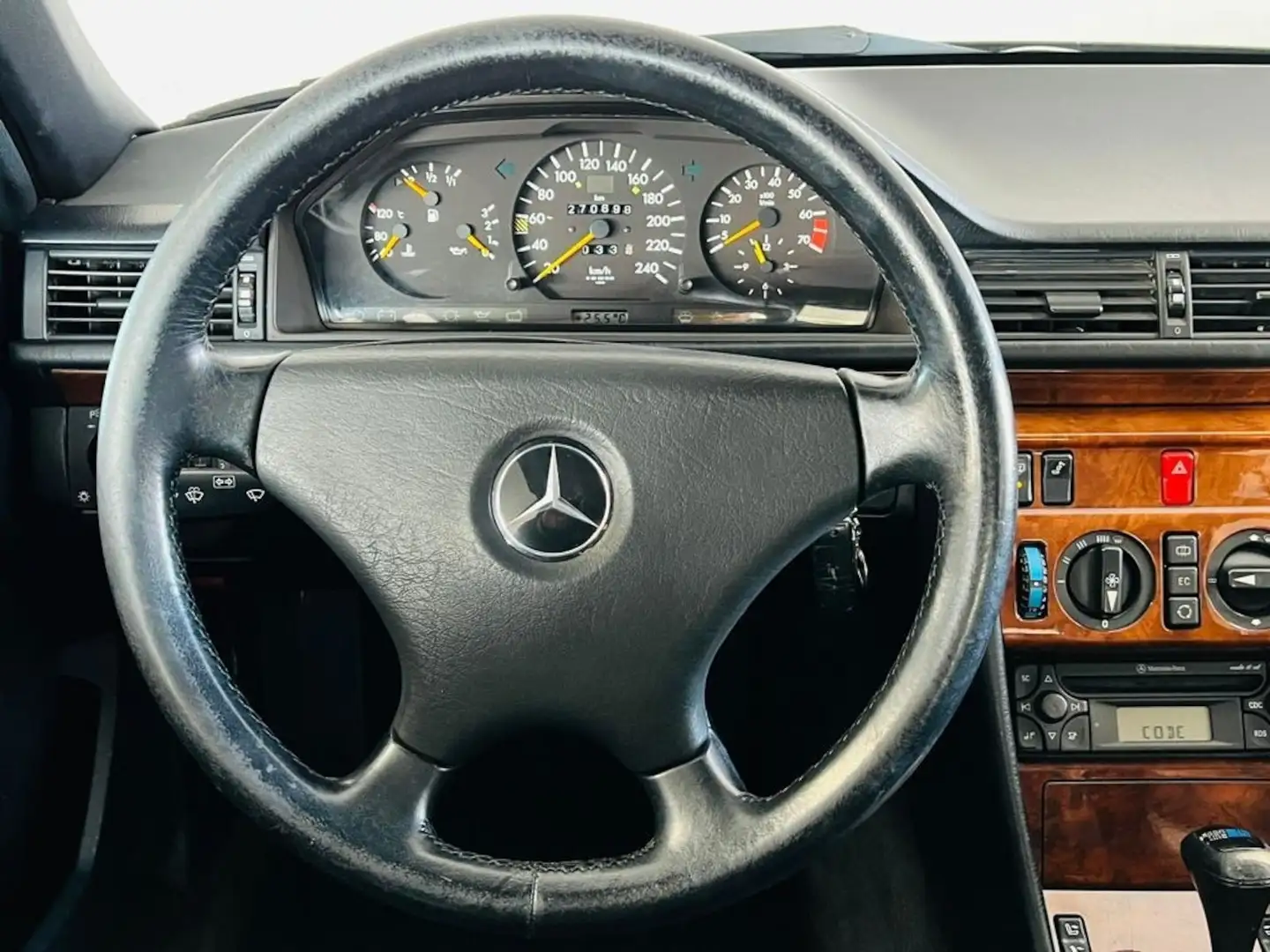 Vehicle image, number 8