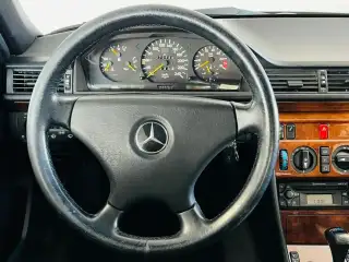 Vehicle image thumbnail, number 8