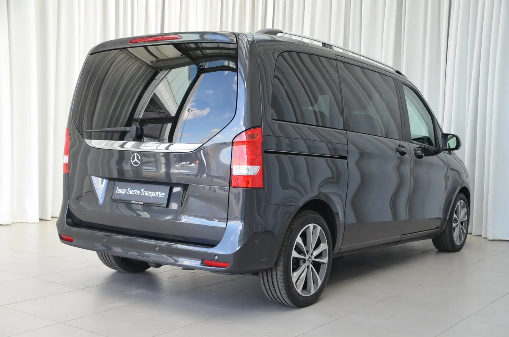 Vehicle image, number 5