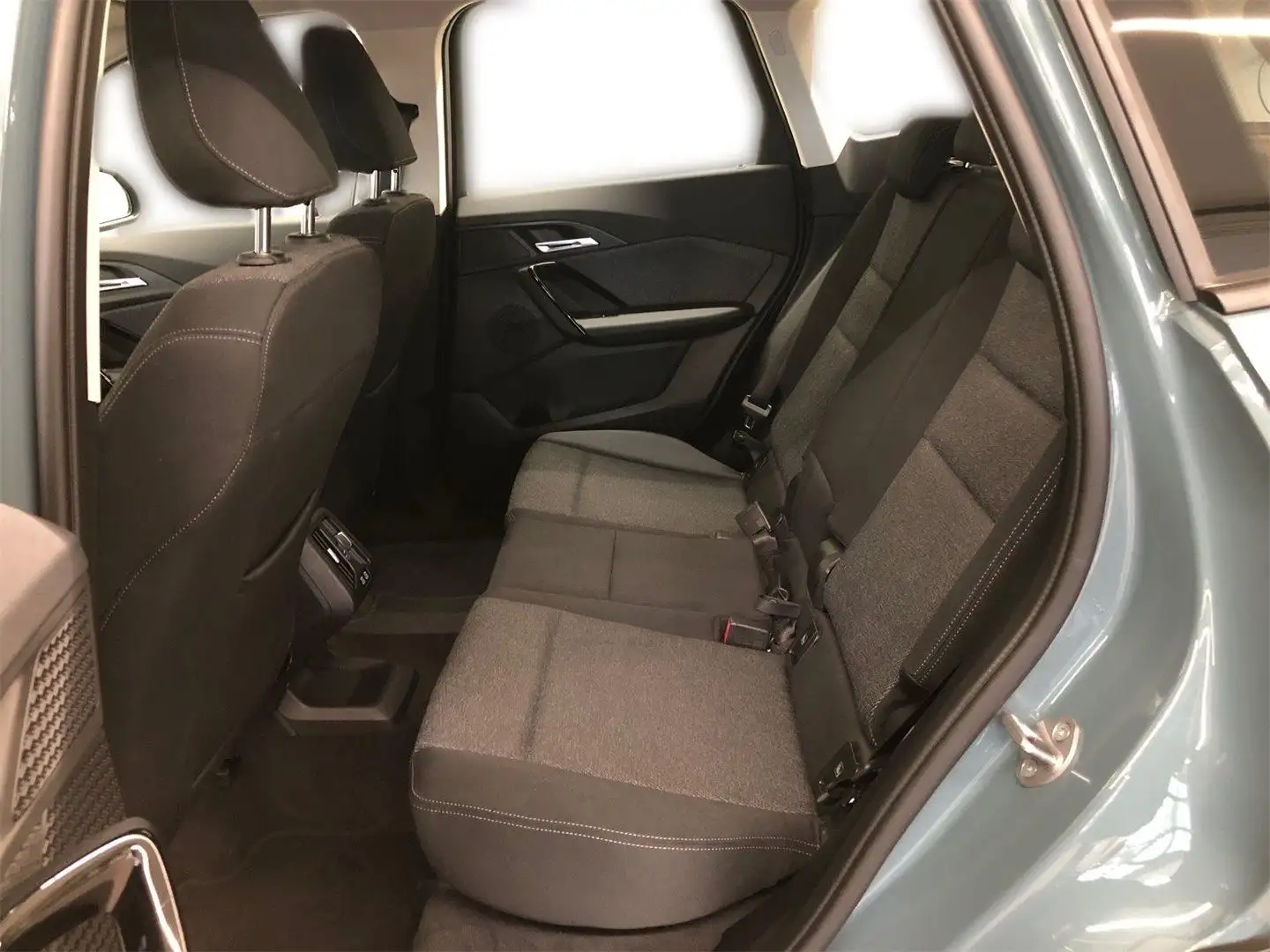 Vehicle image, number 6