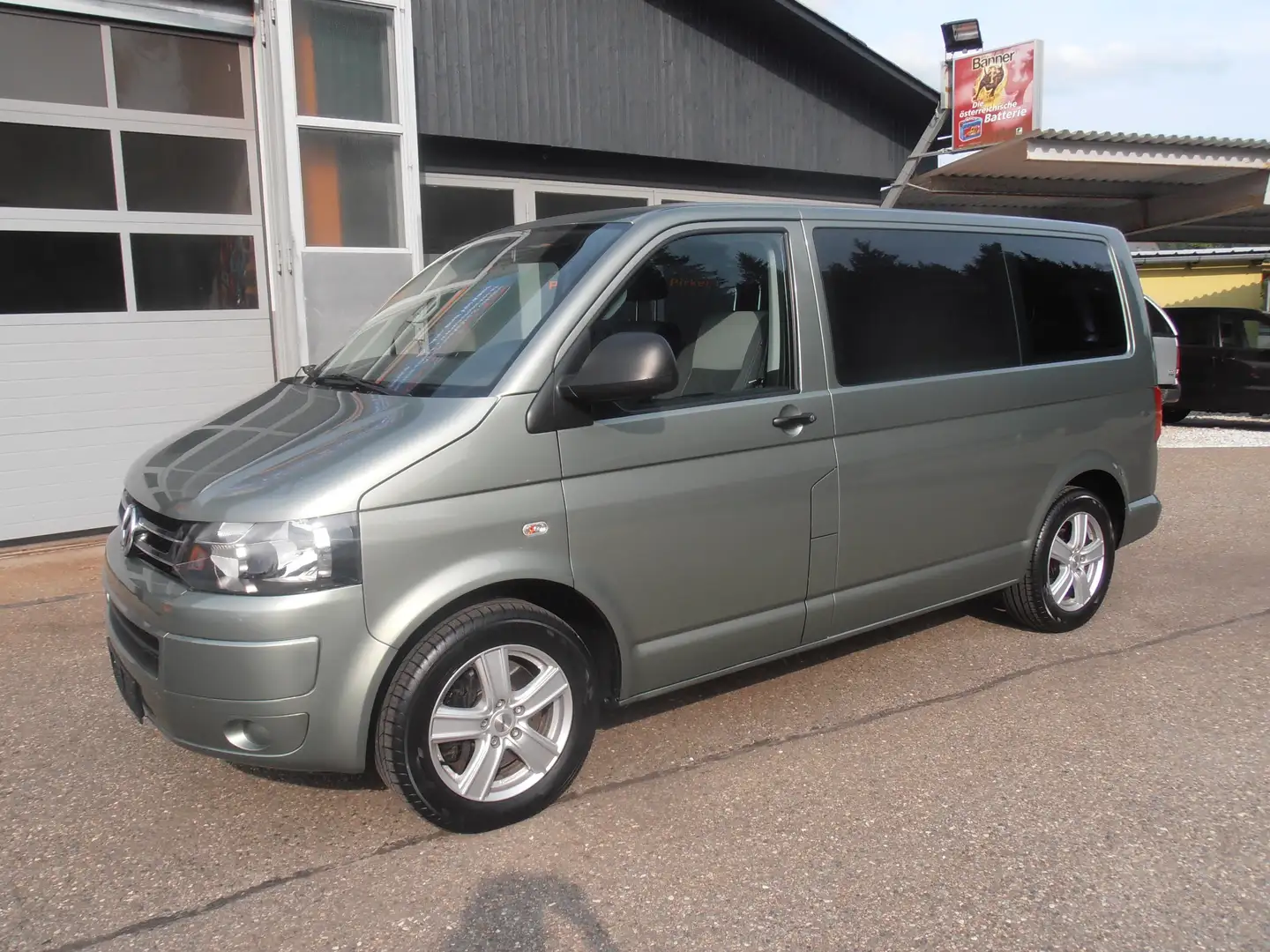 Vehicle image, number 9