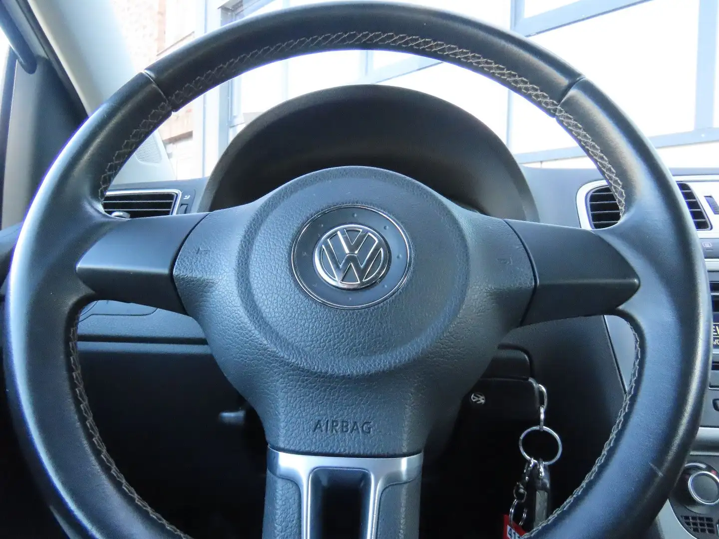 Vehicle image, number 15