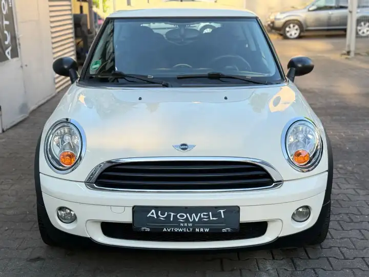 Additional image of the vehicle