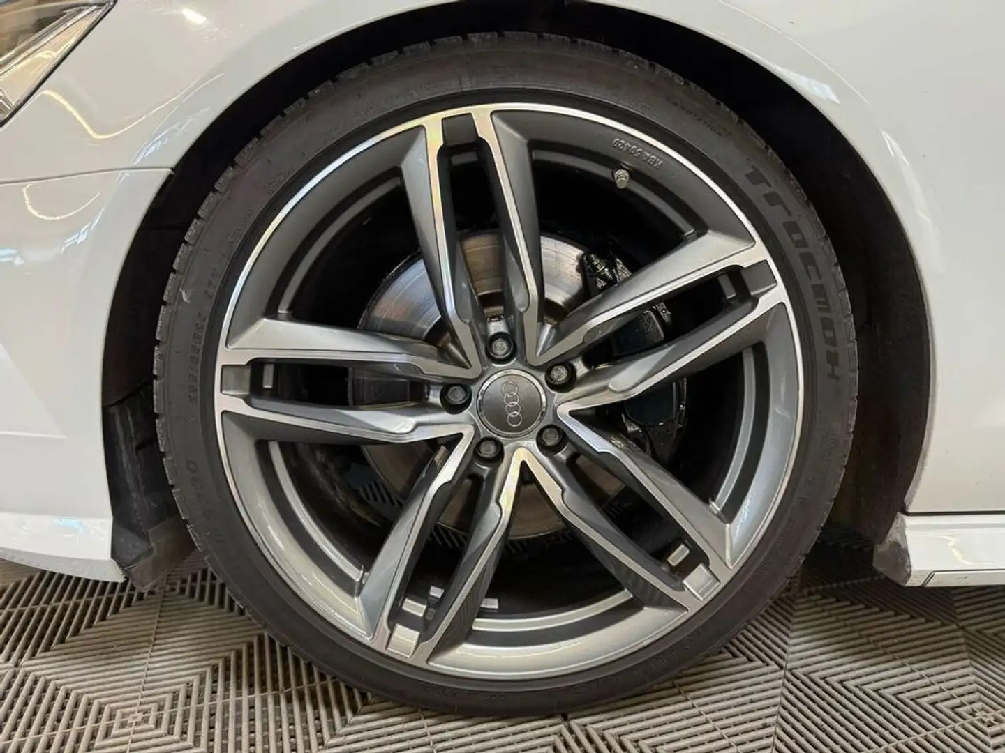 Vehicle image, number 8