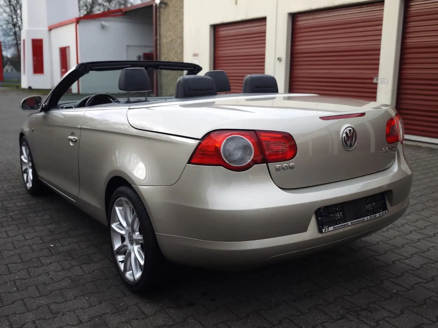 Vehicle image, number 12