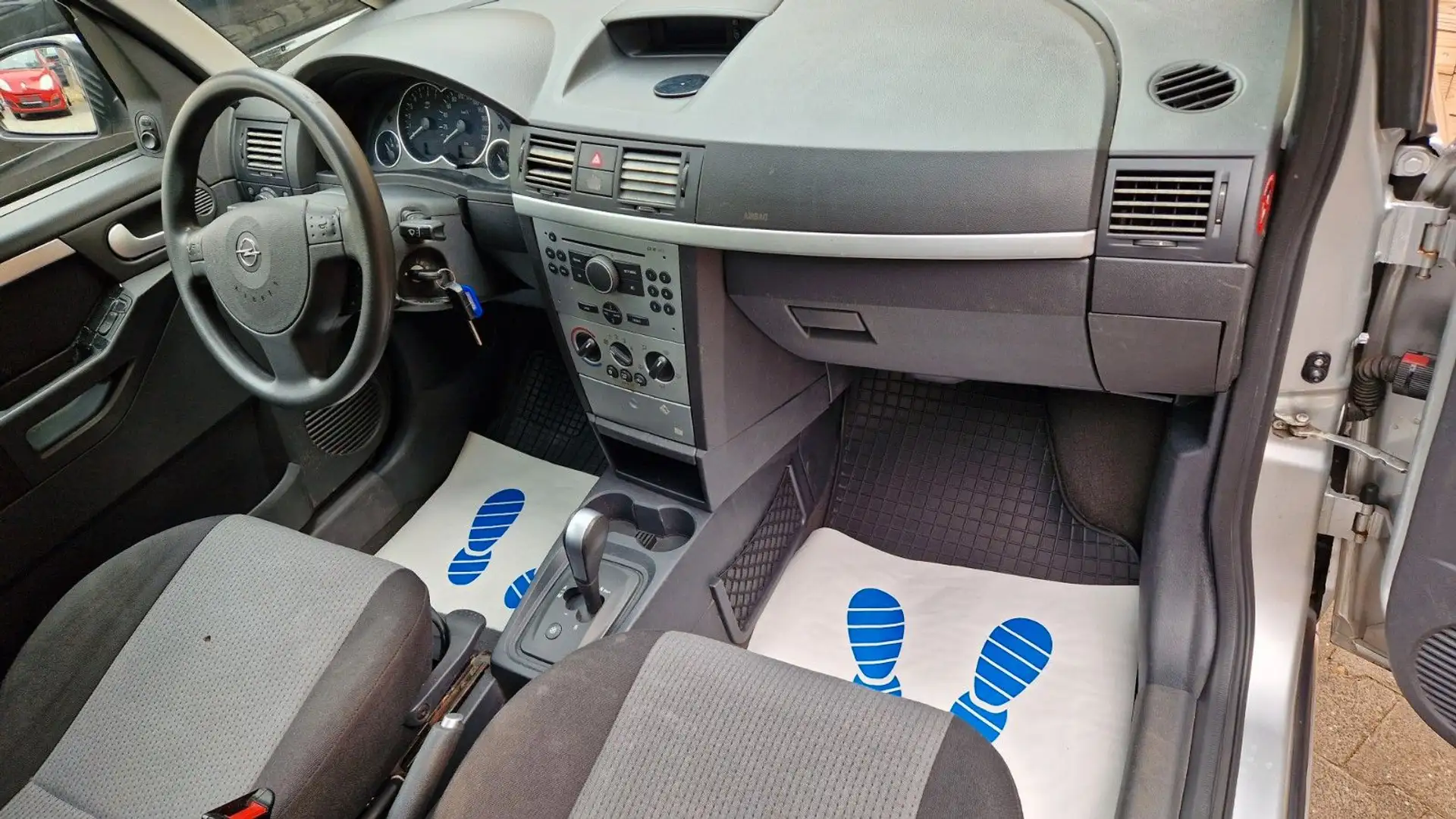 Vehicle image, number 12