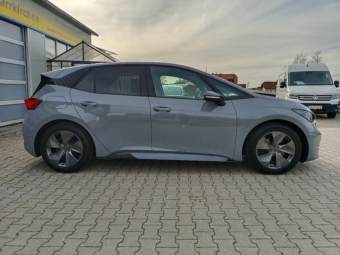 Vehicle image, number 5