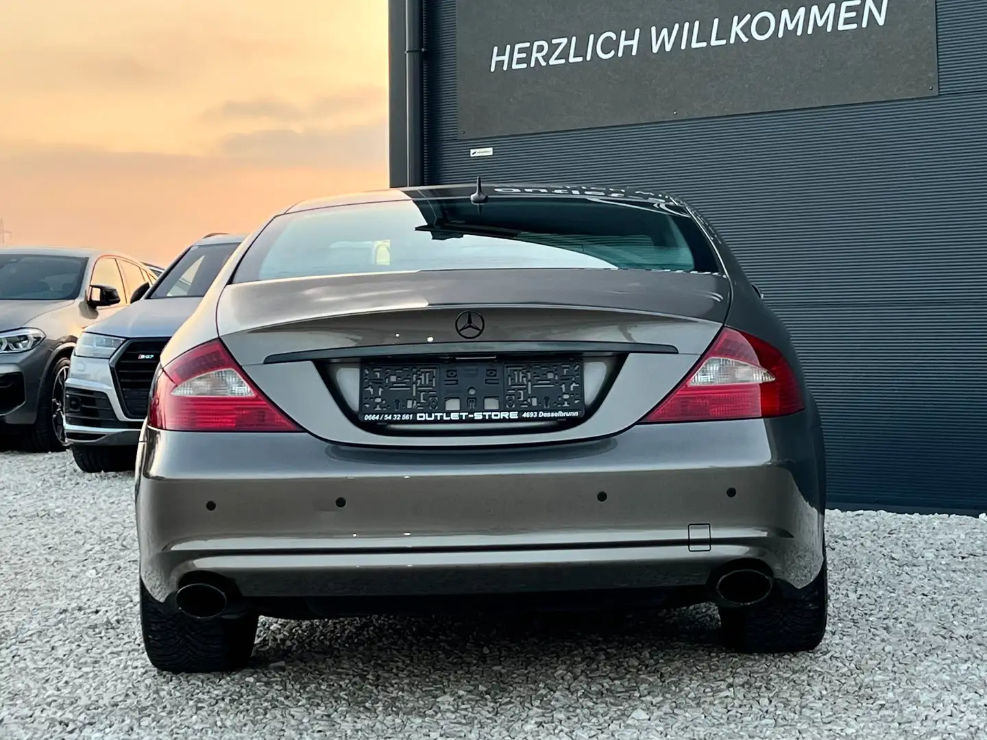 Vehicle image, number 6