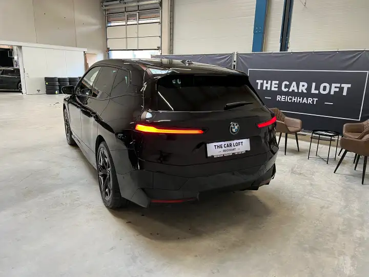 Additional image of the vehicle