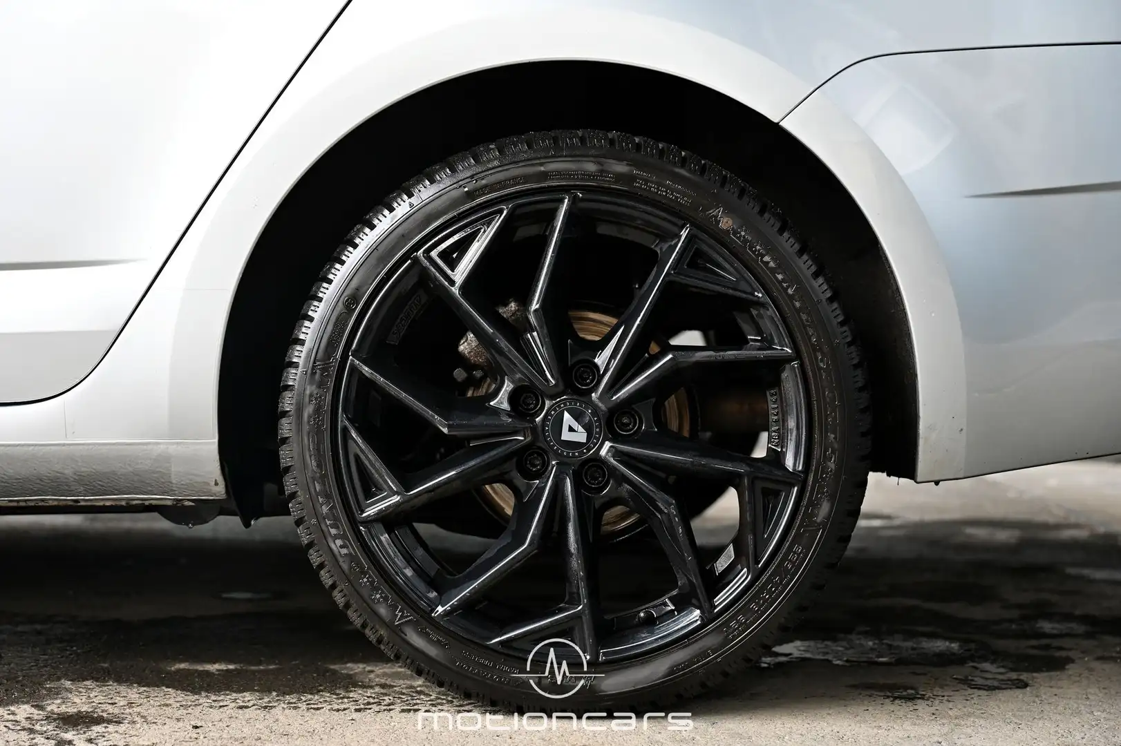 Vehicle image, number 8
