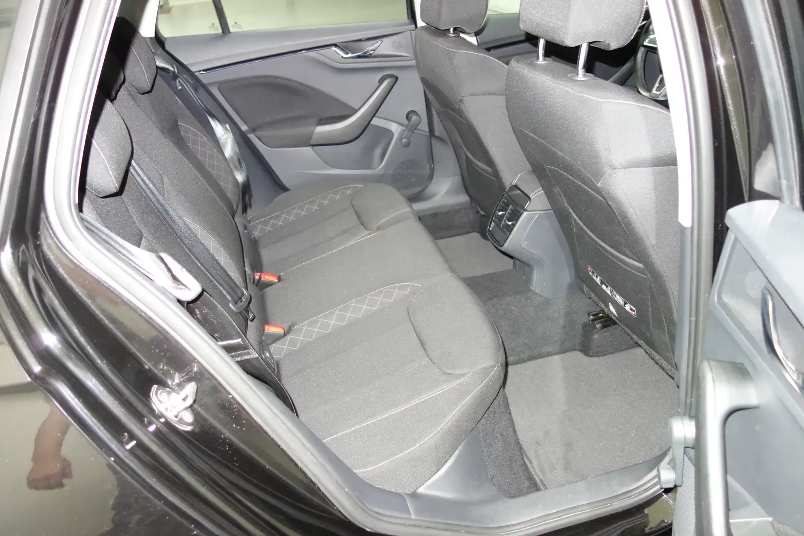 Vehicle image, number 12