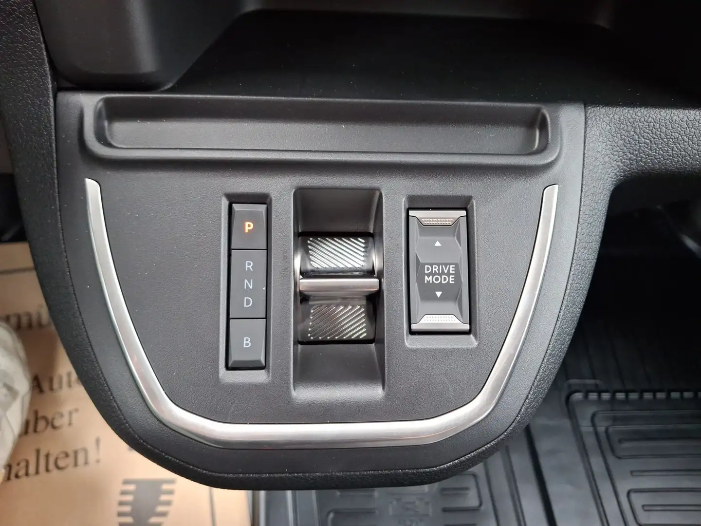 Vehicle image, number 12