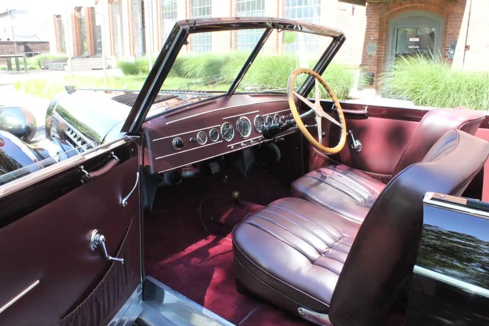 Vehicle image, number 12