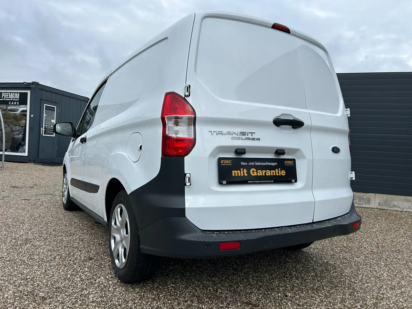 Vehicle image, number 12