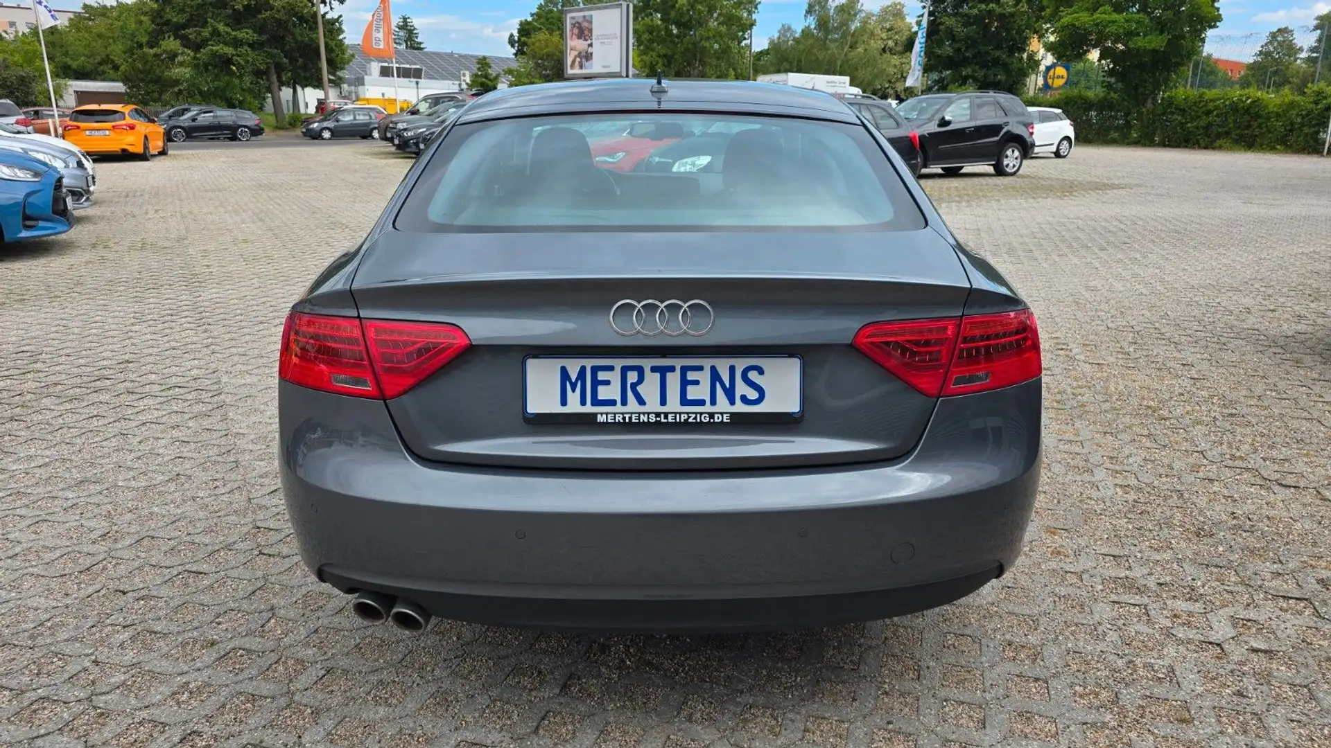 Vehicle image, number 3