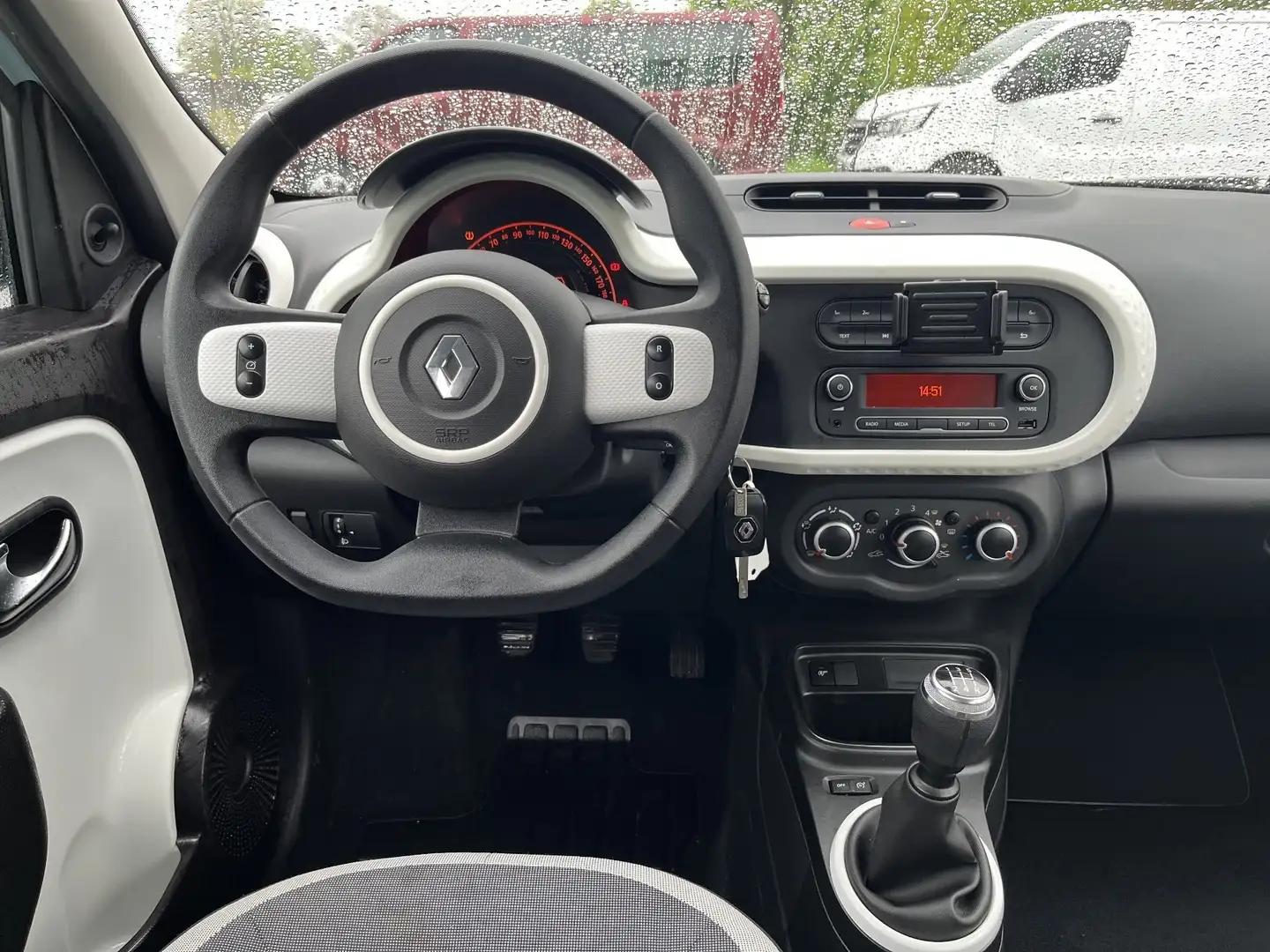 Vehicle image, number 16