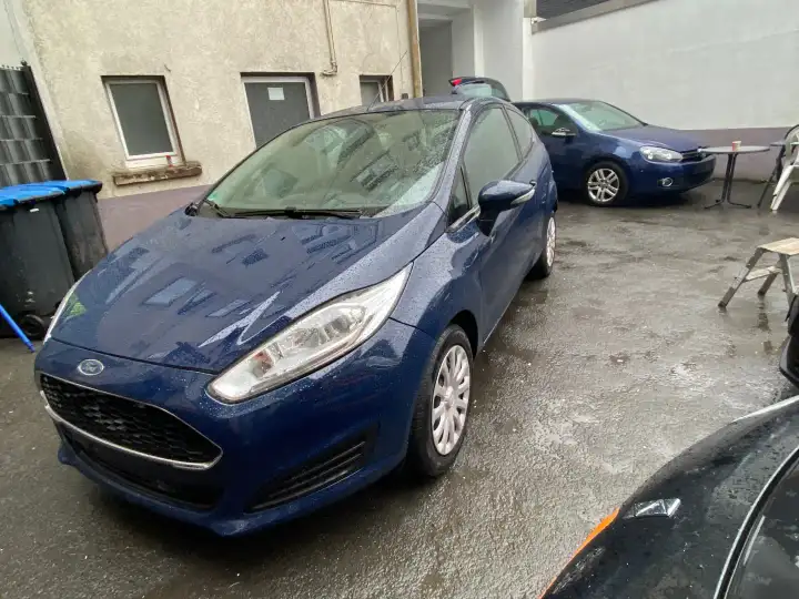 Additional image of the vehicle