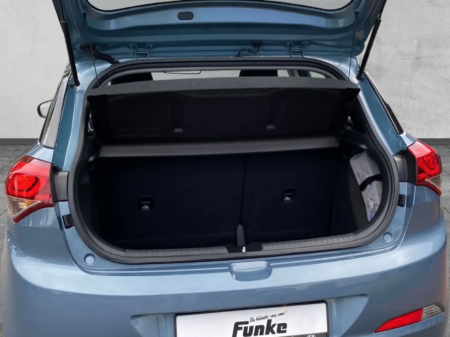 Vehicle image, number 8