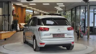 Vehicle image thumbnail, number 8