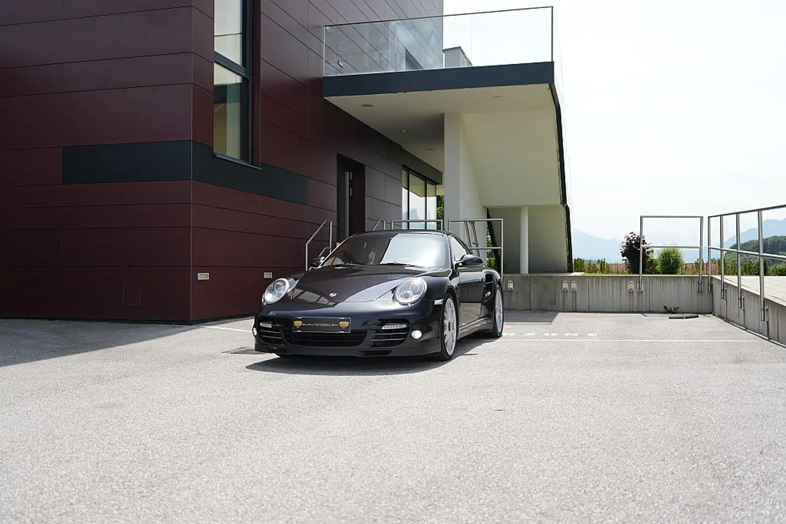 Vehicle image, number 8