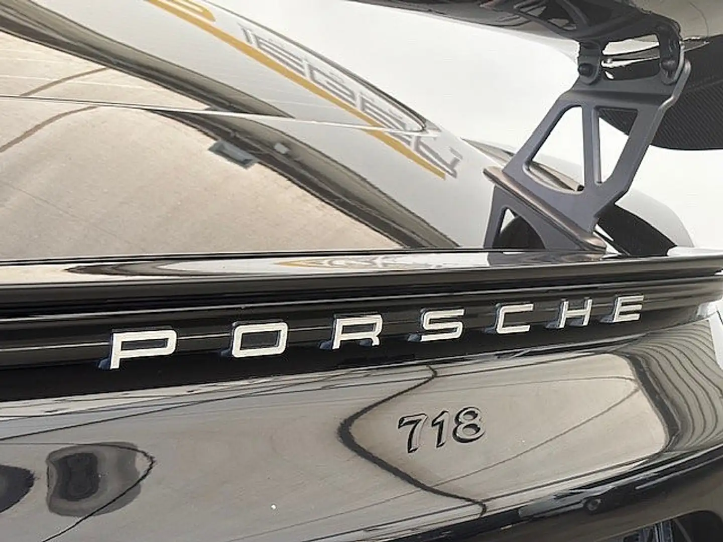 Vehicle image, number 6