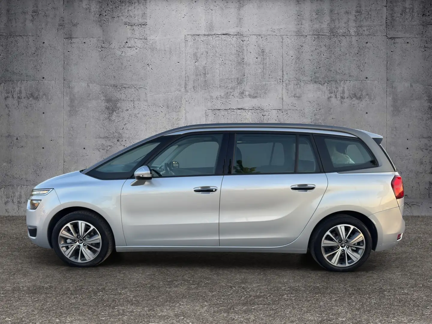 Vehicle image, number 8