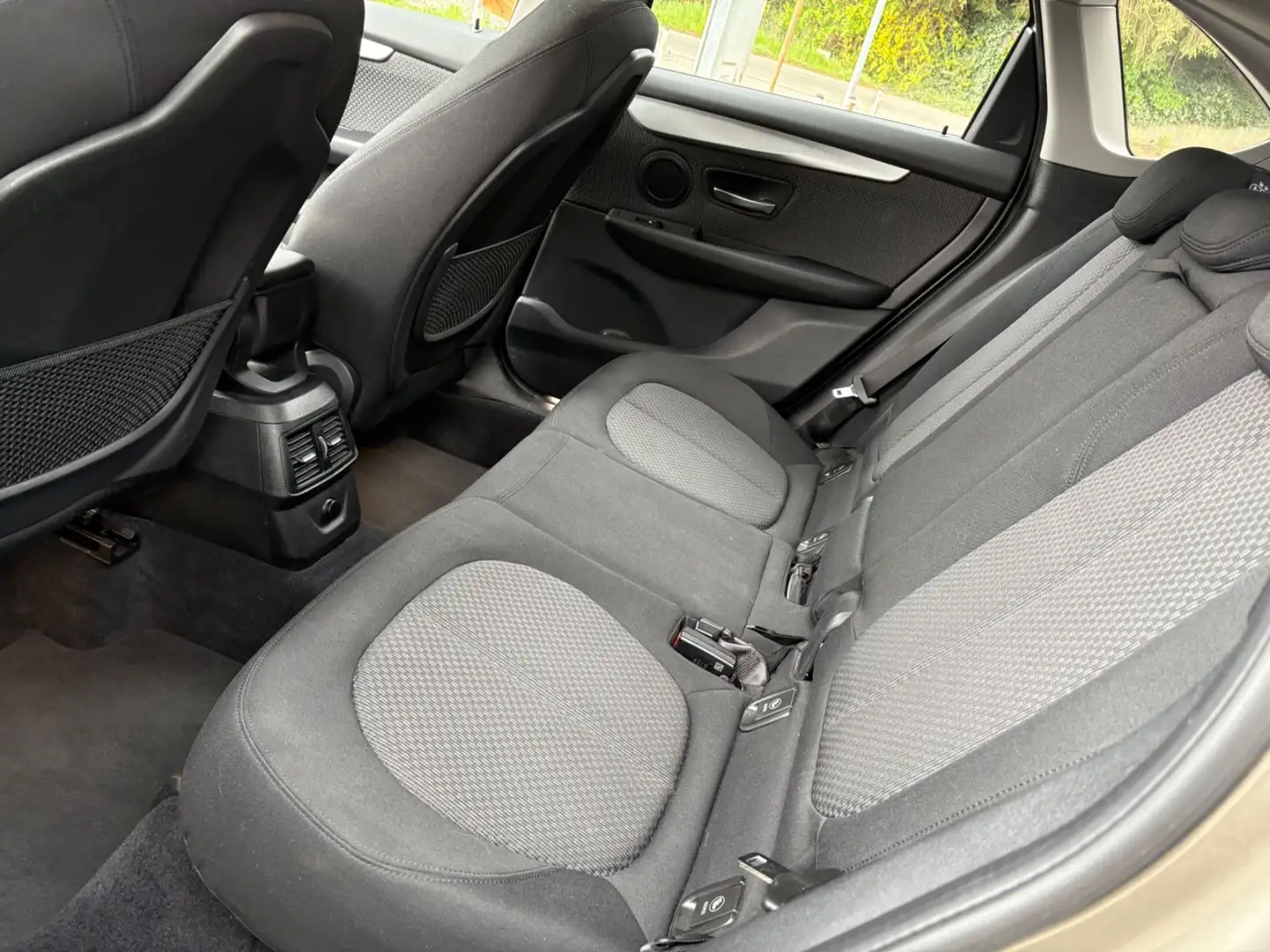 Vehicle image, number 9