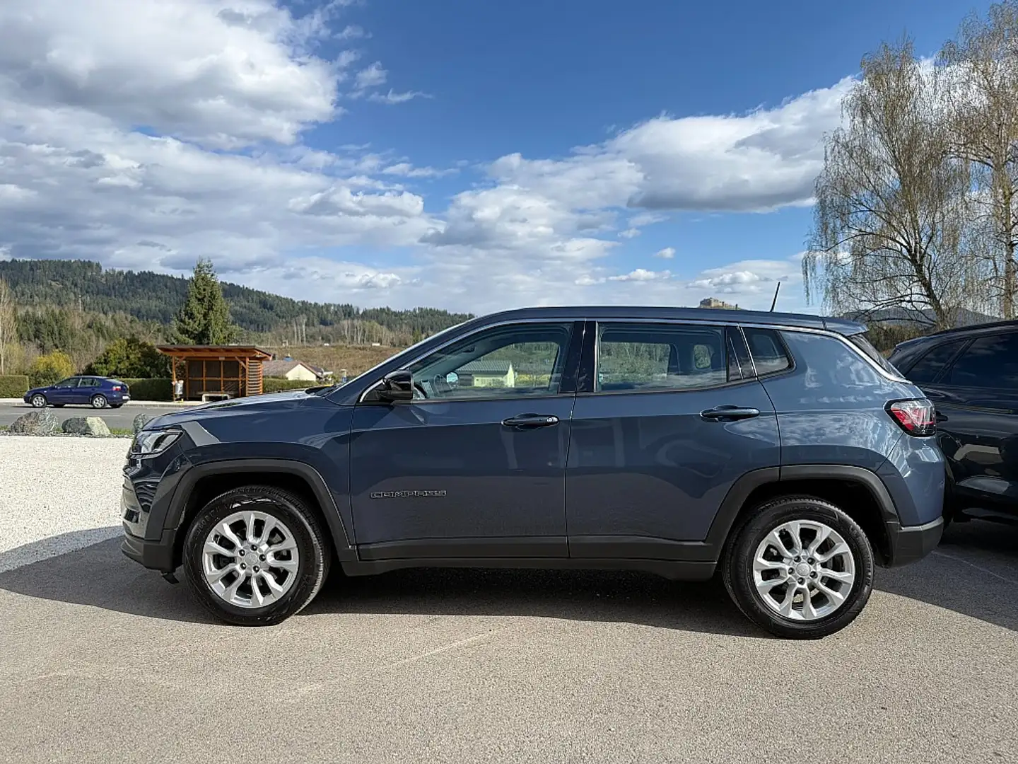 Vehicle image, number 12