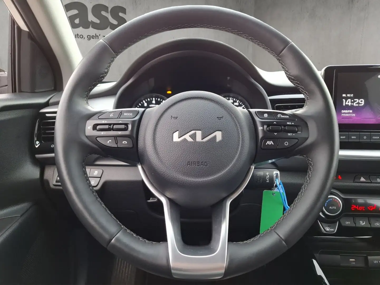 Vehicle image, number 10