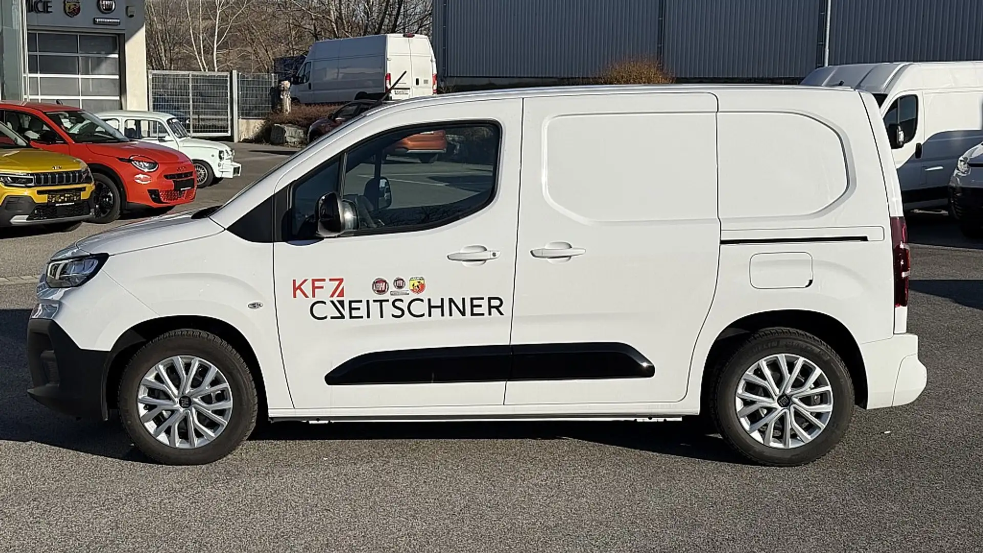 Vehicle image, number 6