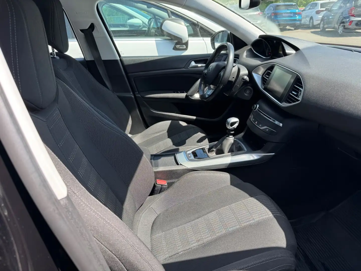 Vehicle image, number 19