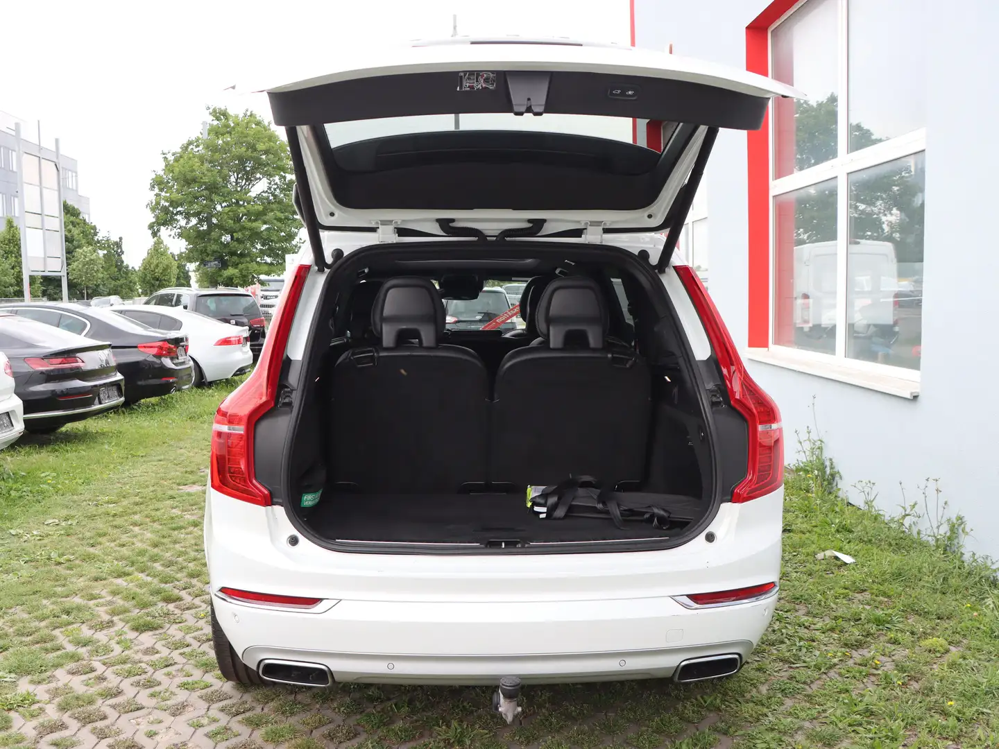 Vehicle image, number 8