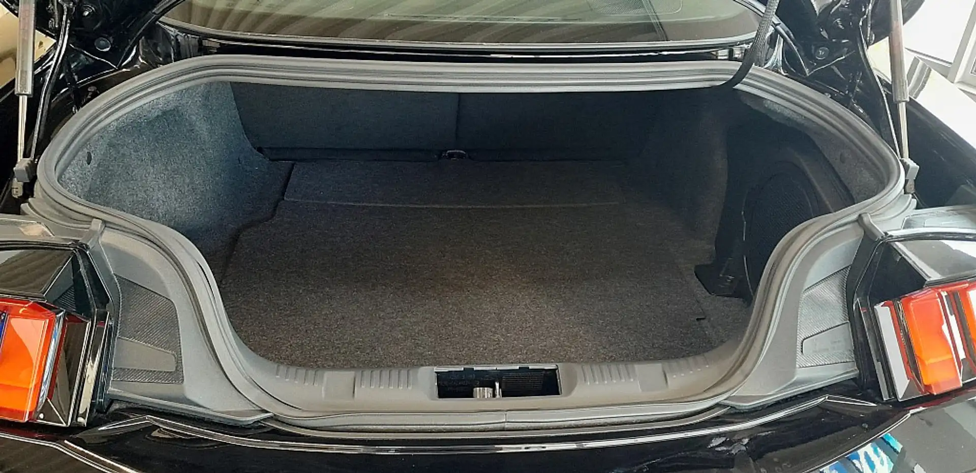 Vehicle image, number 12