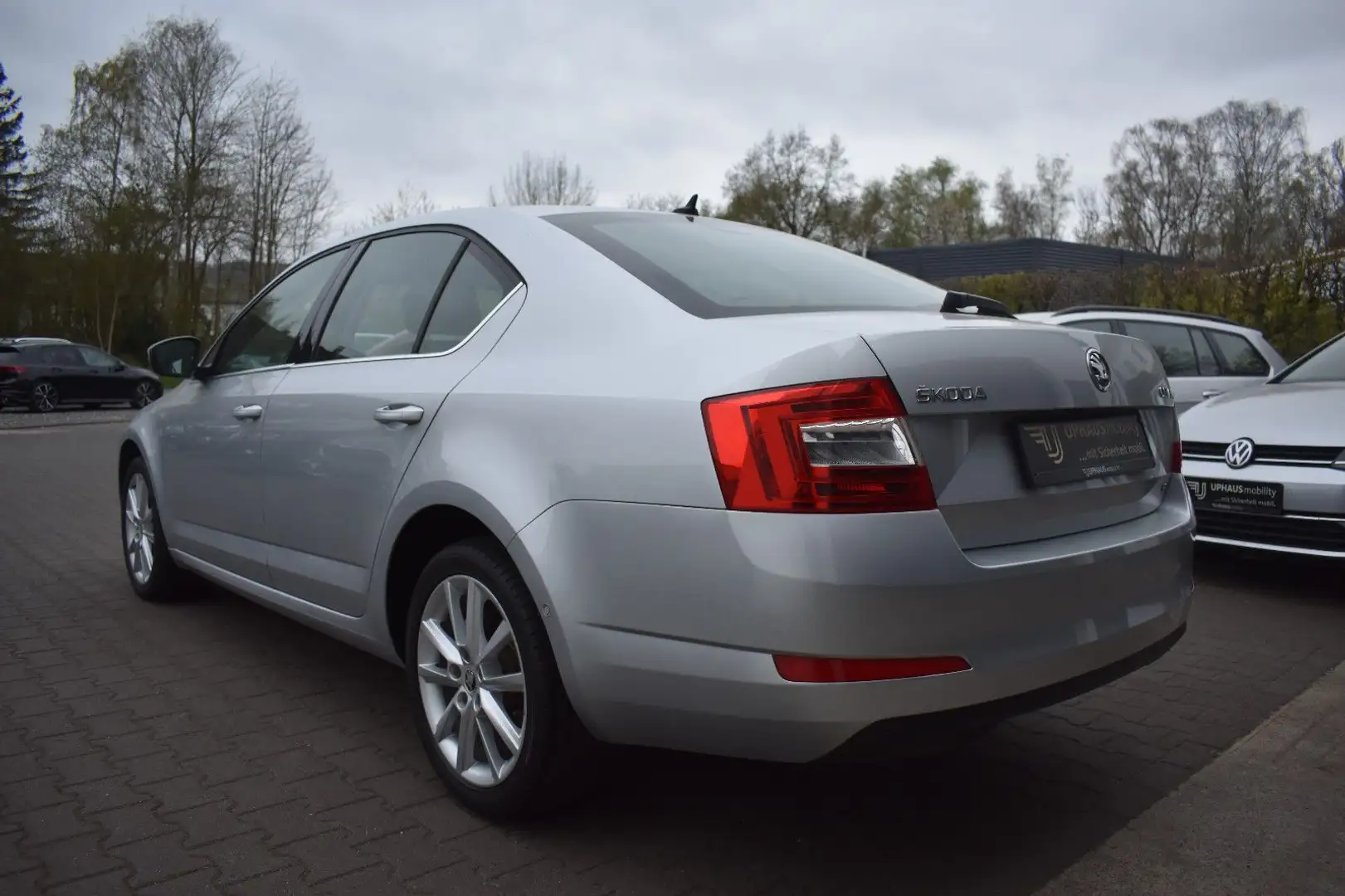 Vehicle image, number 6