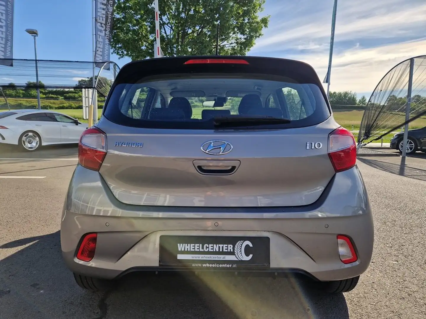 Vehicle image, number 12