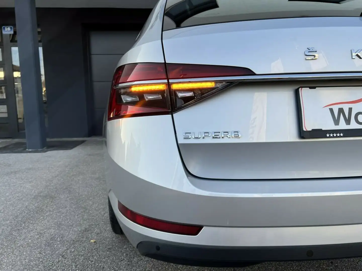 Vehicle image, number 12