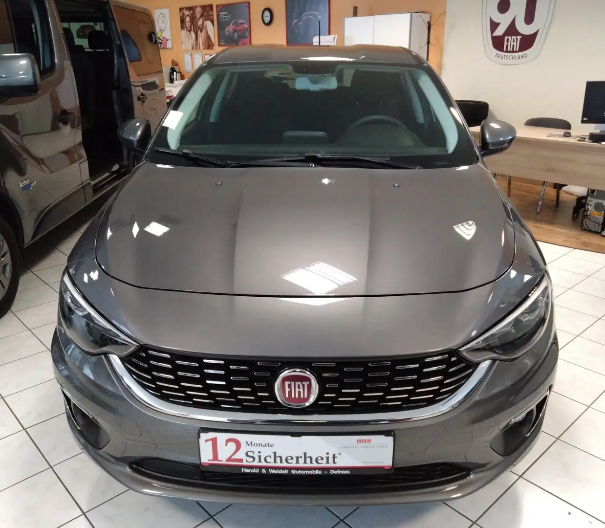 Vehicle image, number 5