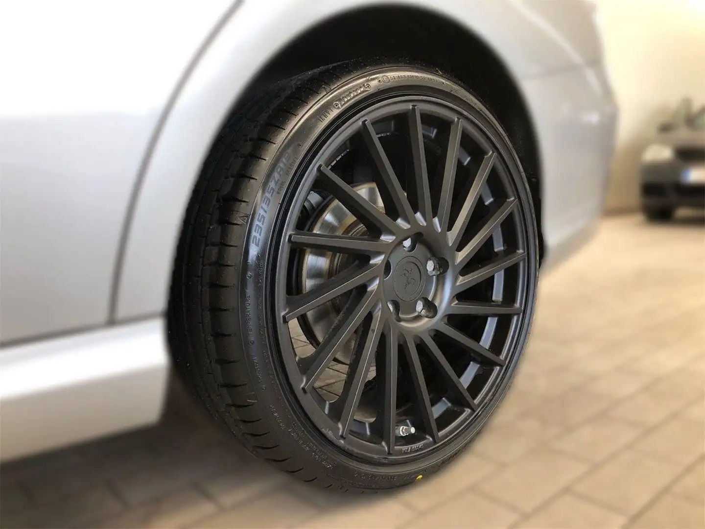 Vehicle image, number 3