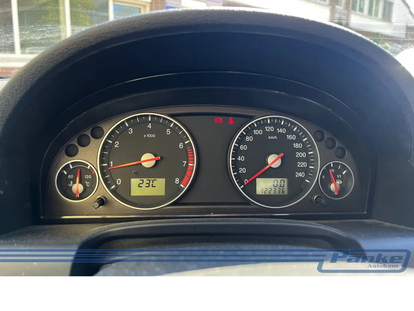 Vehicle image, number 6