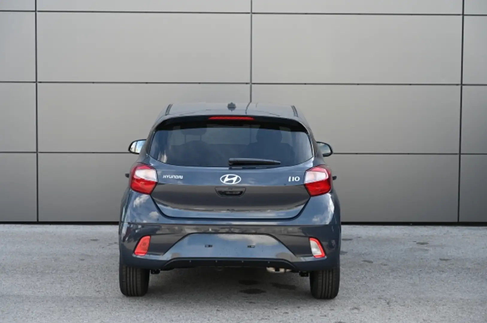 Vehicle image, number 4