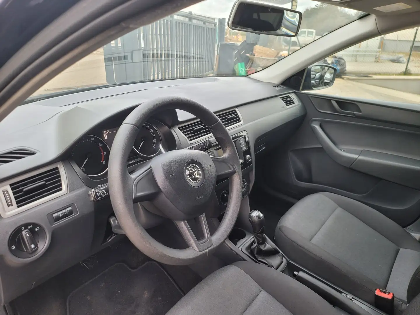 Vehicle image, number 8