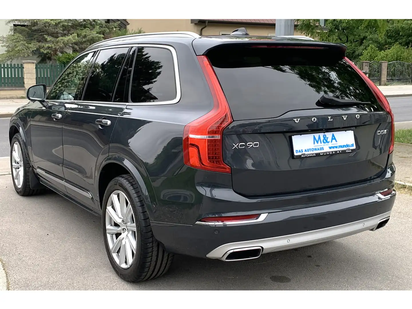 Vehicle image, number 4