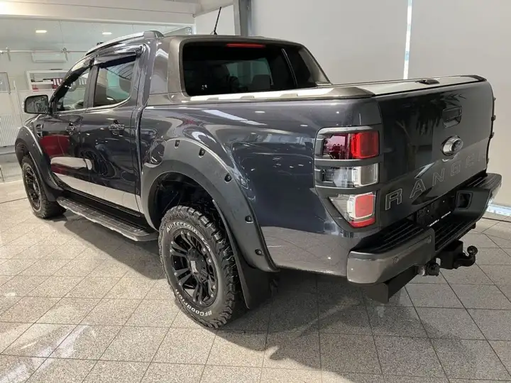 Additional image of the vehicle