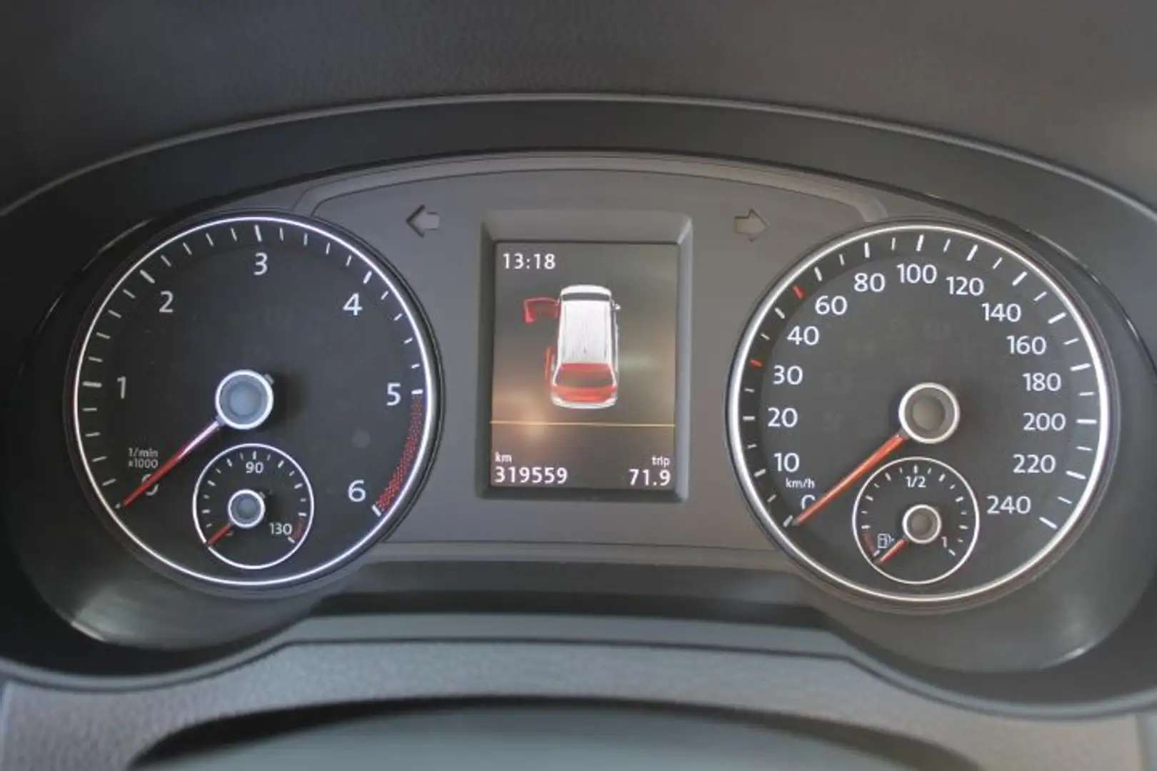 Vehicle image, number 13