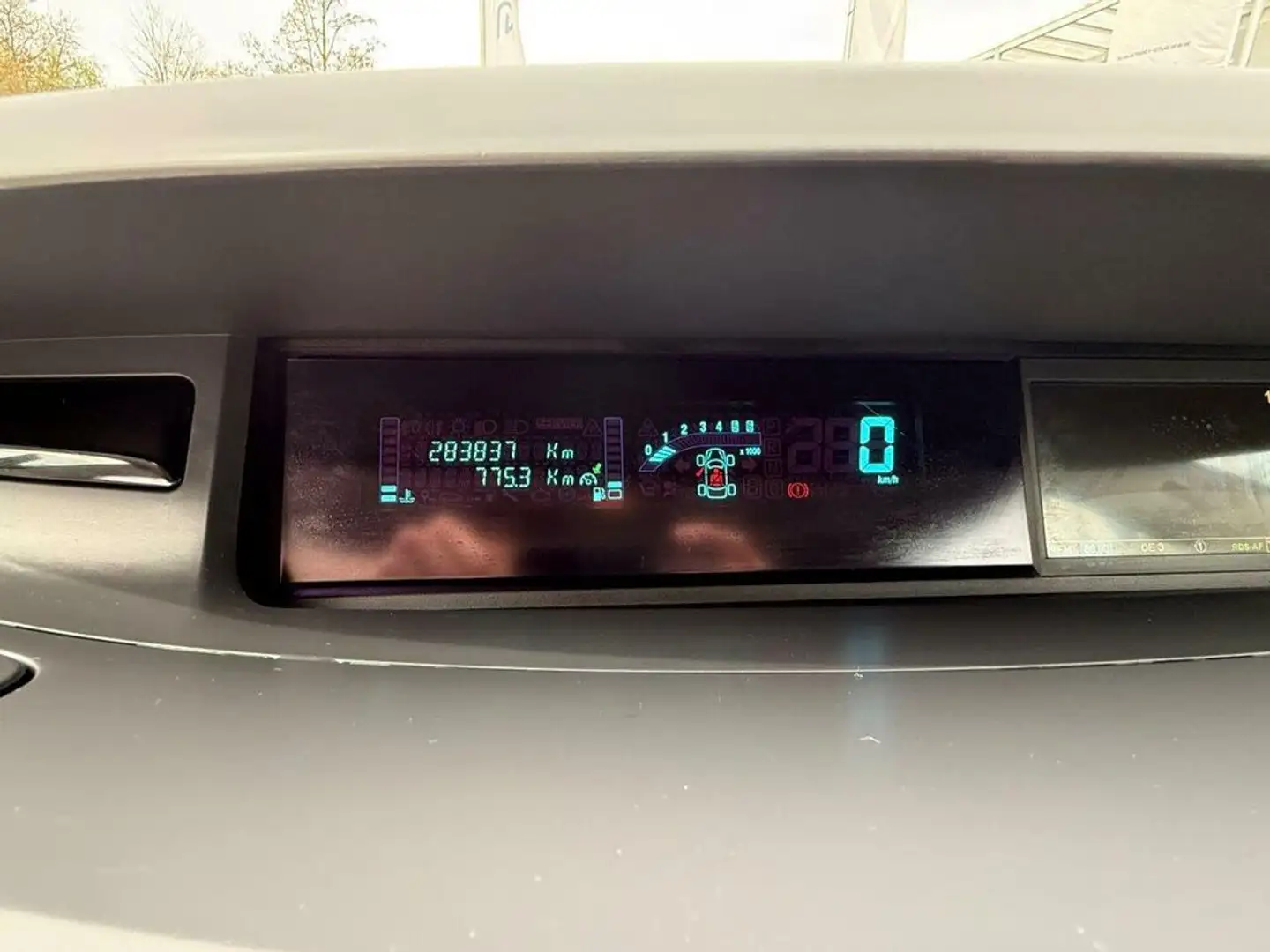 Vehicle image, number 13